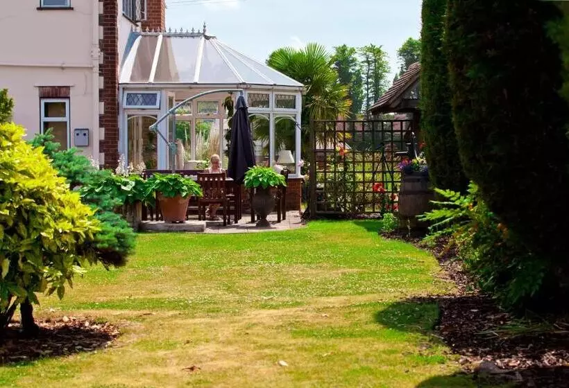 Пансион Elmcroft Guest House