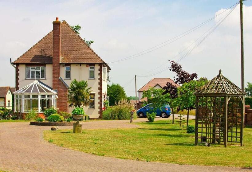 פנסיון Elmcroft Guest House