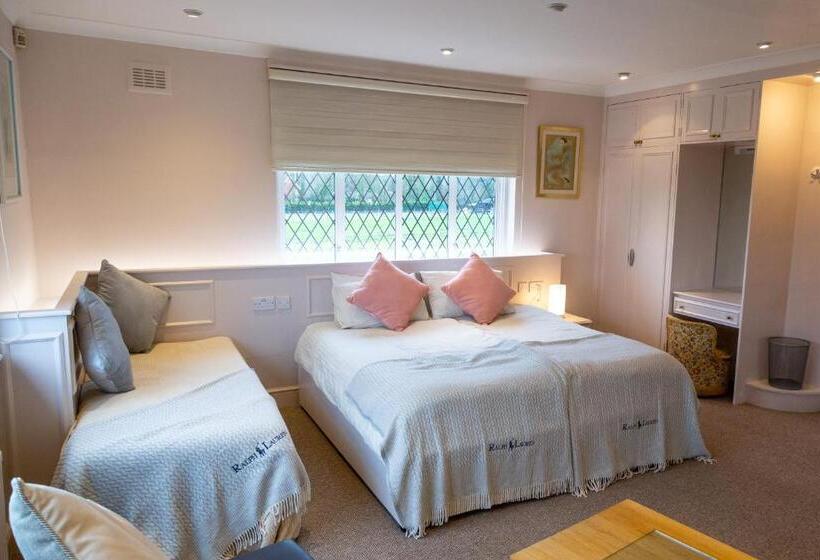 פנסיון Elmcroft Guest House