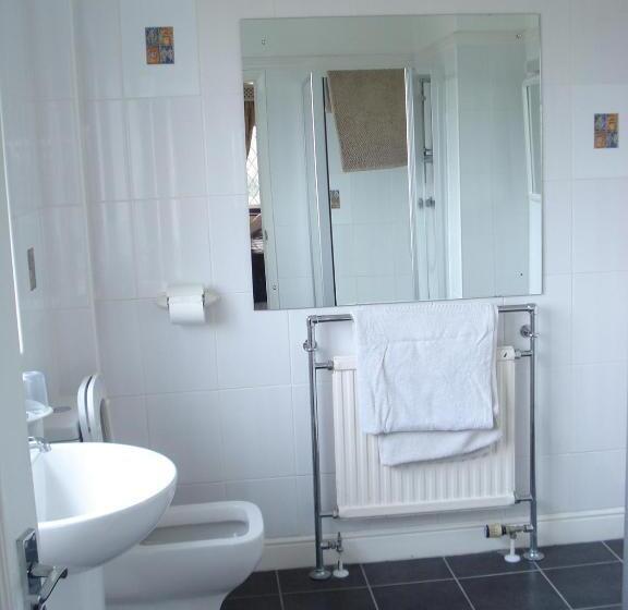 פנסיון Elmcroft Guest House