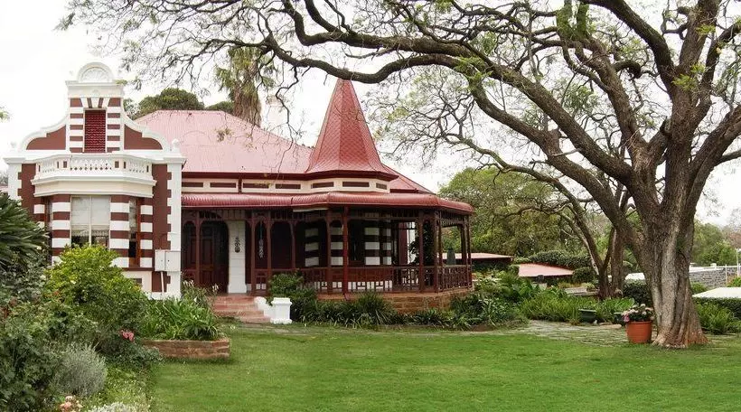 פנסיון Melvin Residence Guest House