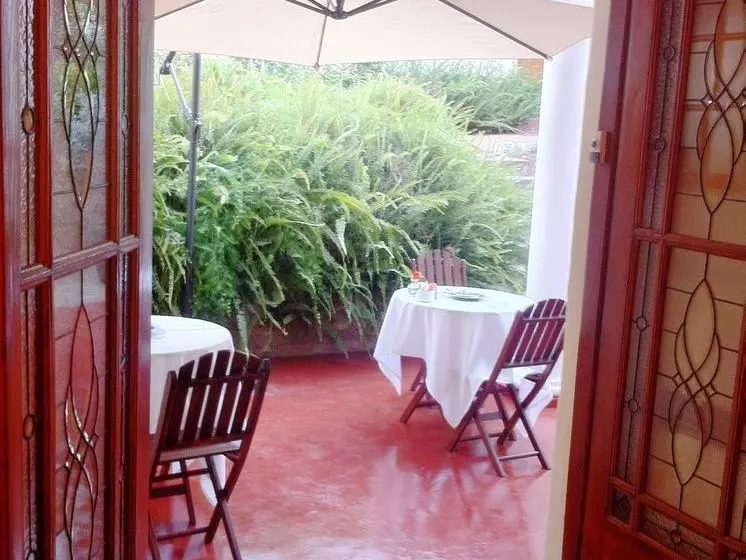 פנסיון Melvin Residence Guest House