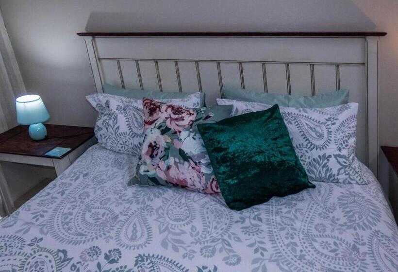 פנסיון Sheilan House