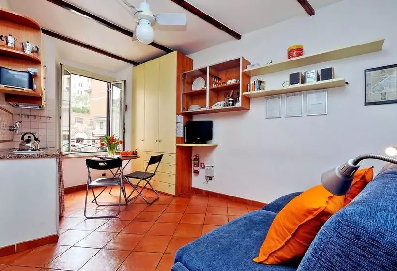 Rome Accommodation Leonina Apartment