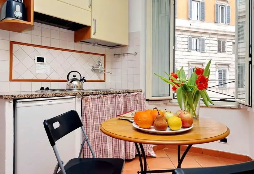 Rome Accommodation Leonina Apartment