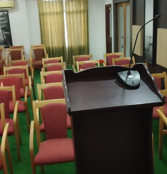 בית מלון כפרי French Avenue