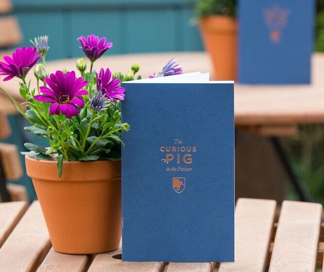 Hotel The Curious Pig In The Parlour