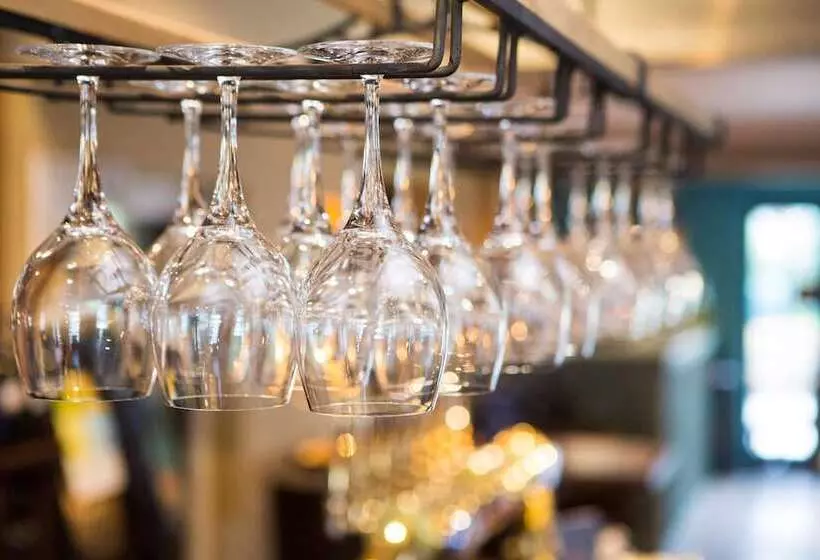 Hotelli The Curious Pig In The Parlour