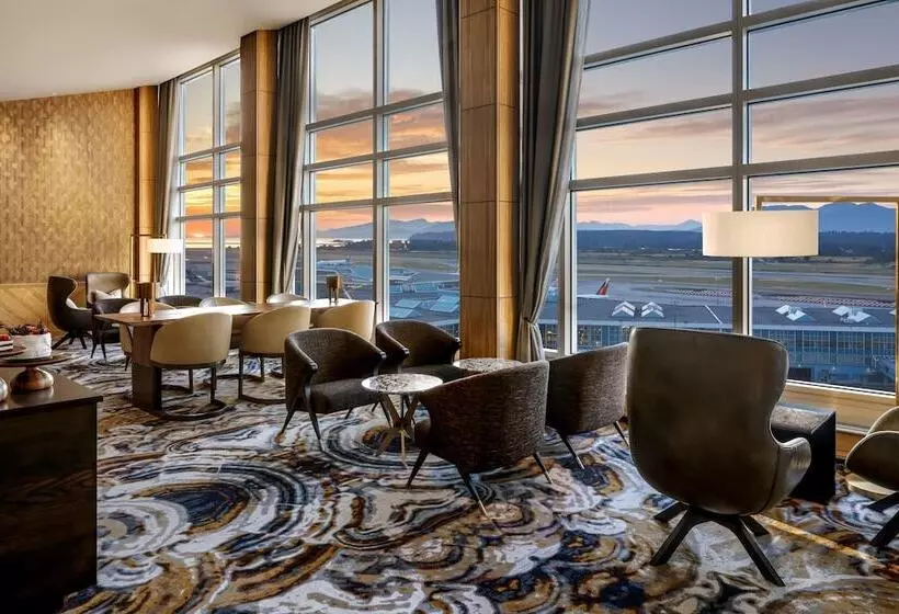 ホテル Fairmont Vancouver Airport   Gold Experience