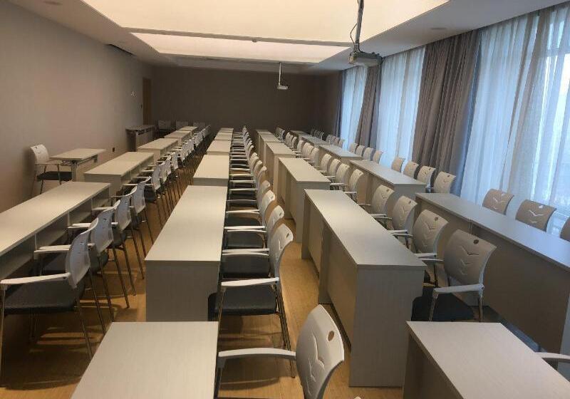 Ji Hotel Lanzhou West Railway Station North