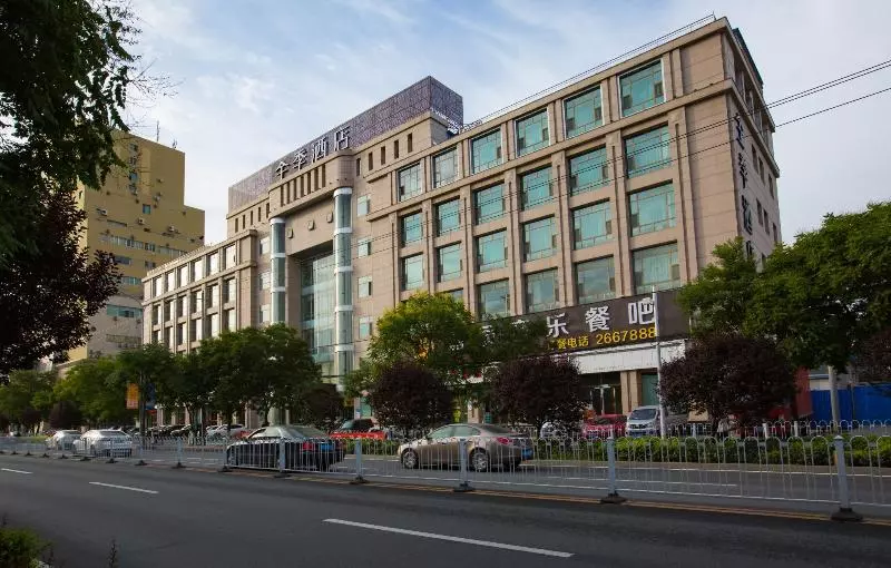 Ji Hotel Lanzhou West Railway Station North