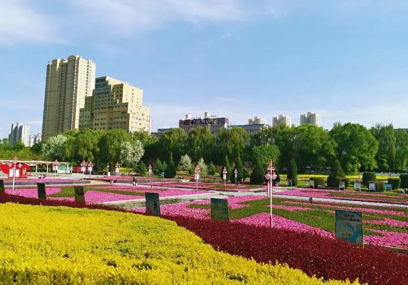 Ji Hotel Lanzhou West Railway Station North