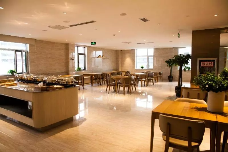 Ji Hotel Lanzhou West Railway Station North