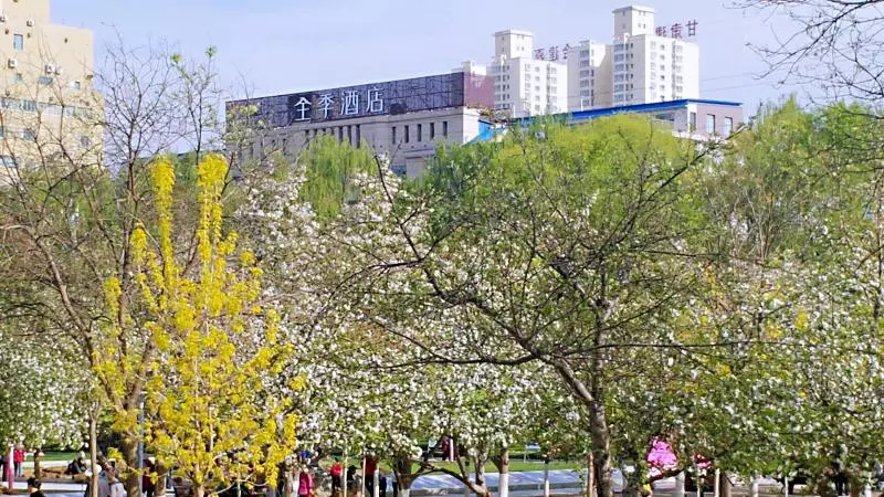 Ji Hotel Lanzhou West Railway Station North