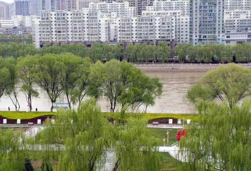 Ji Hotel Lanzhou West Railway Station North