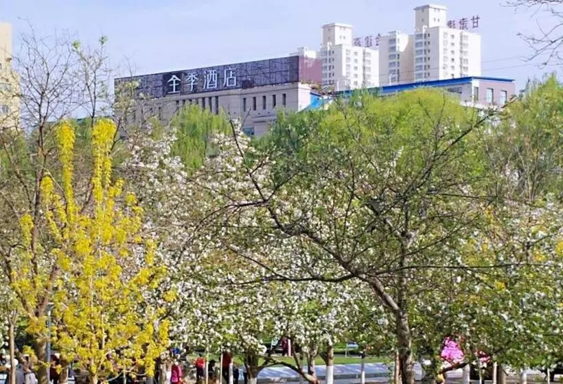 Ji Hotel Lanzhou West Railway Station North