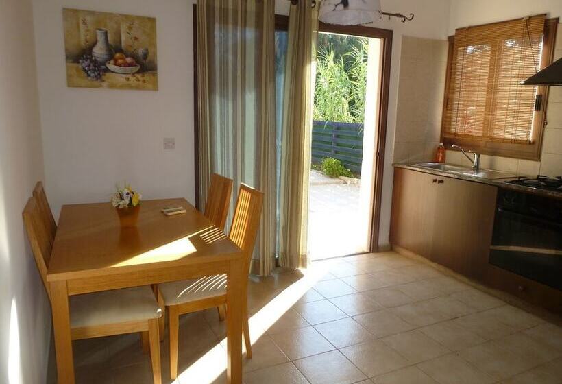 Avra Family Maisonettes