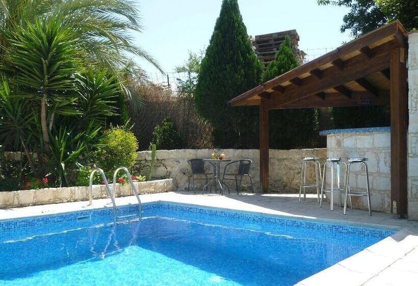 Avra Family Maisonettes