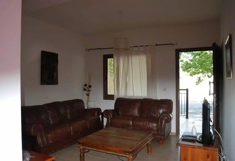 Avra Family Maisonettes