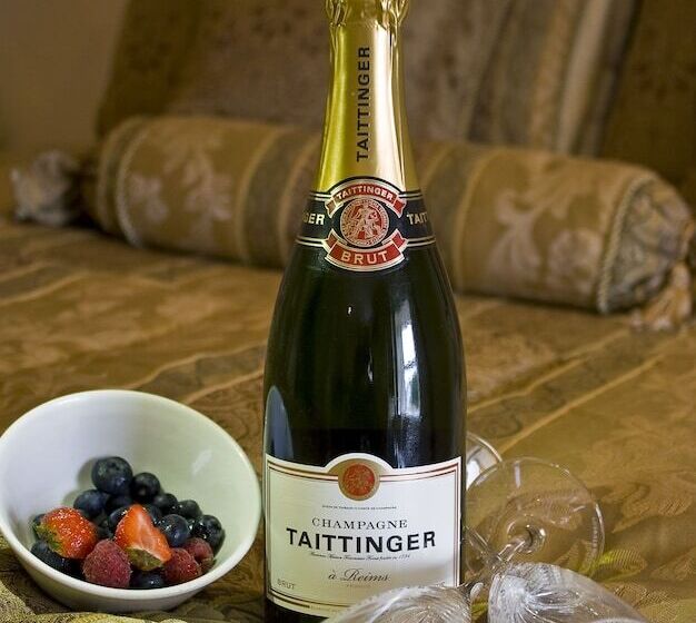 فندق Castlepollard