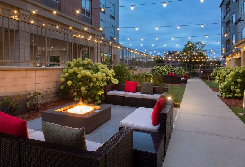 בית מלון כפרי Hampton Inn & Suites Worcester