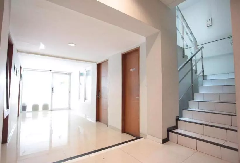 هتل Legreen Suite Tebet