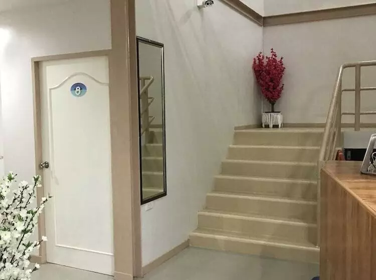 פנסיון B Place Guesthouse