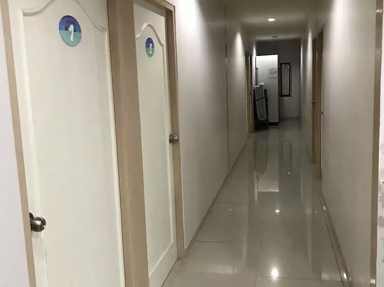 פנסיון B Place Guesthouse