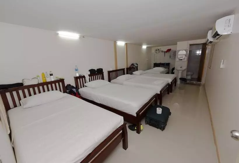 פנסיון B Place Guesthouse