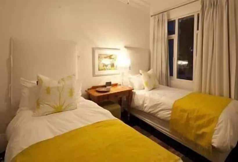 ペンション The Grange Guest House