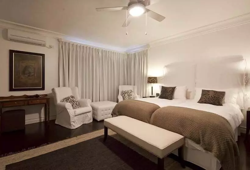 ペンション The Grange Guest House