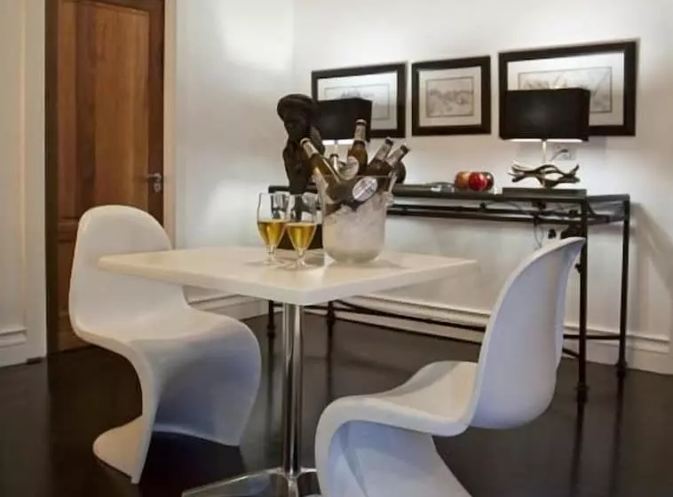 ペンション The Grange Guest House