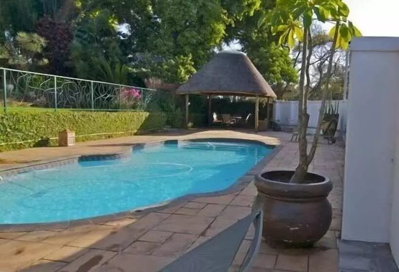 ペンション The Grange Guest House