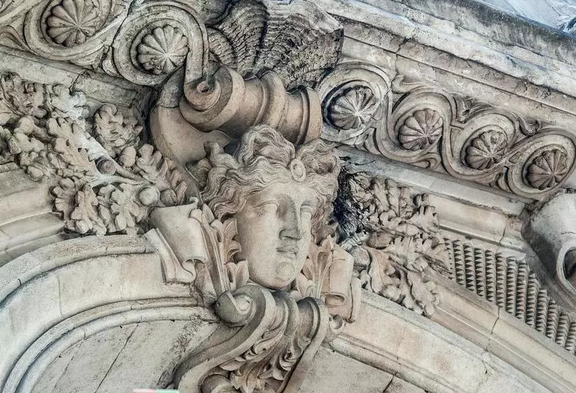 Szálló Ho36 Avignon