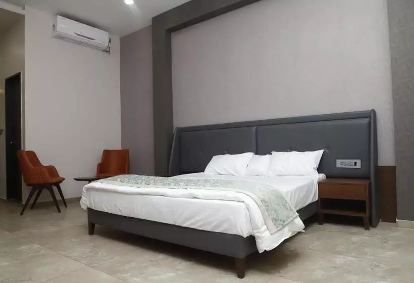 Hotelli Oyo 80950b Samrat Lodge
