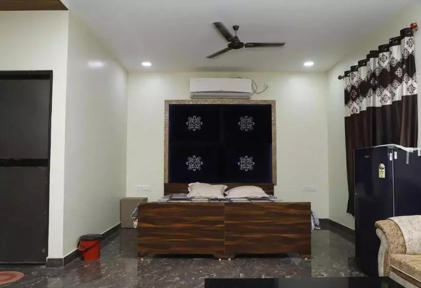 Hotelli Oyo 80950b Samrat Lodge
