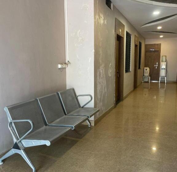 Hotel Oyo 80950b Samrat Lodge