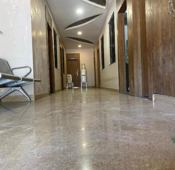 Hotel Oyo 80950b Samrat Lodge