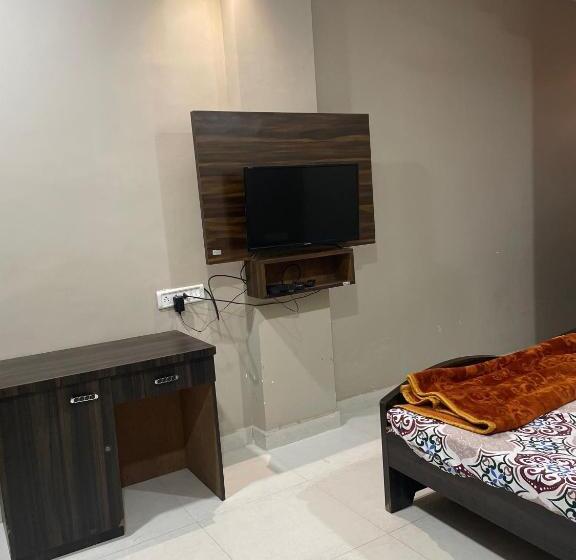 Hotel Oyo 80950b Samrat Lodge