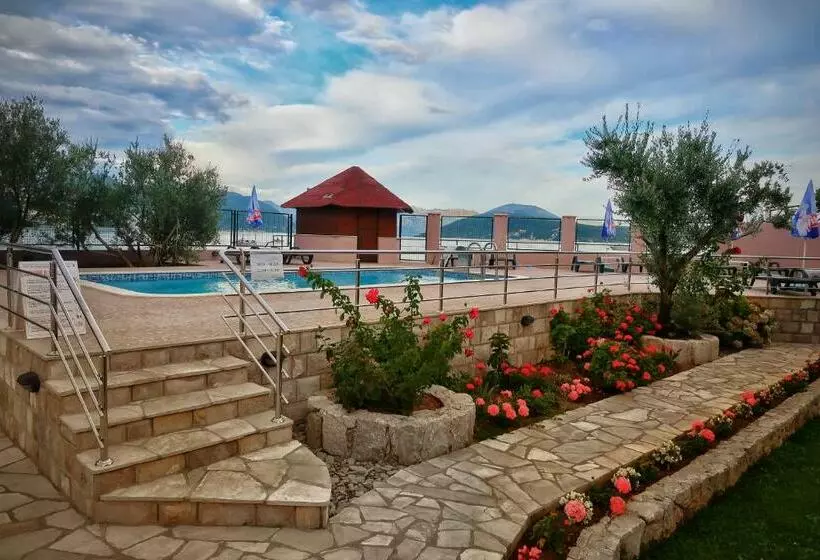 پانسیون Apartments Maxi Katić
