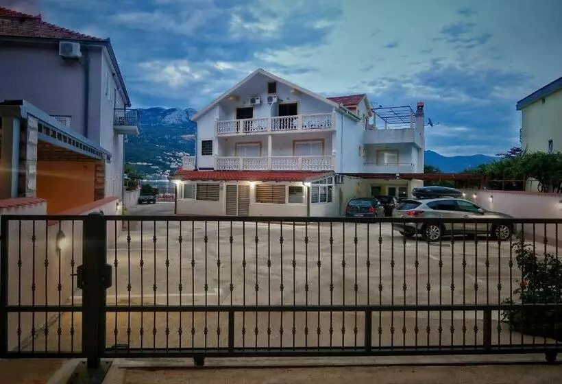 پانسیون Apartments Maxi Katić