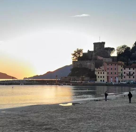 ユースホステル La Torretta A San Terenzo