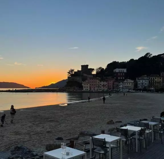 ユースホステル La Torretta A San Terenzo