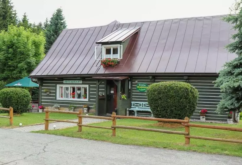 Retkeilymaja Penzion A Restaurace U Paseků