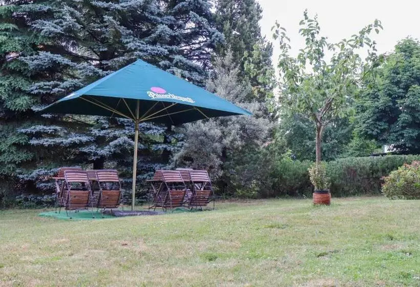 Retkeilymaja Penzion A Restaurace U Paseků