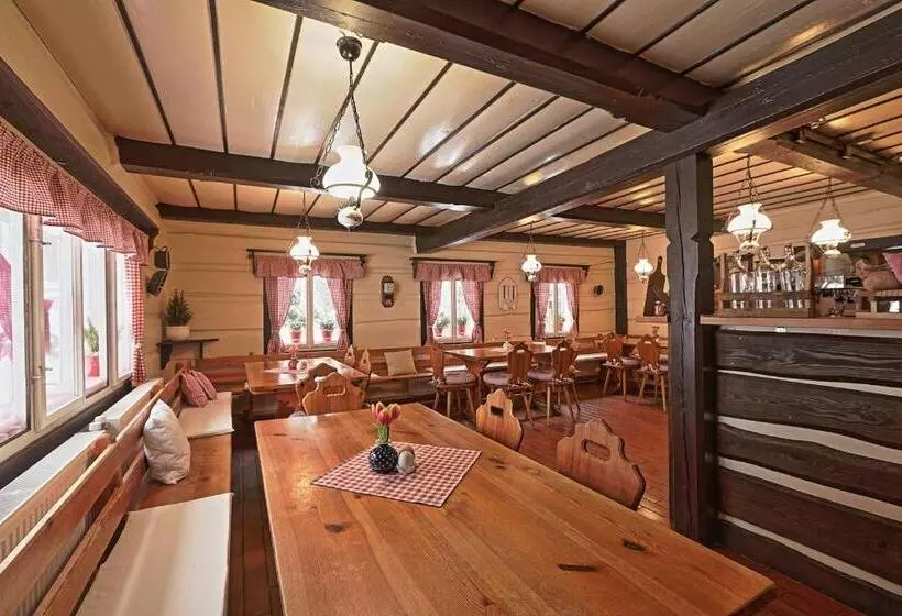 Retkeilymaja Penzion A Restaurace U Paseků