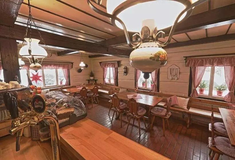 Retkeilymaja Penzion A Restaurace U Paseků