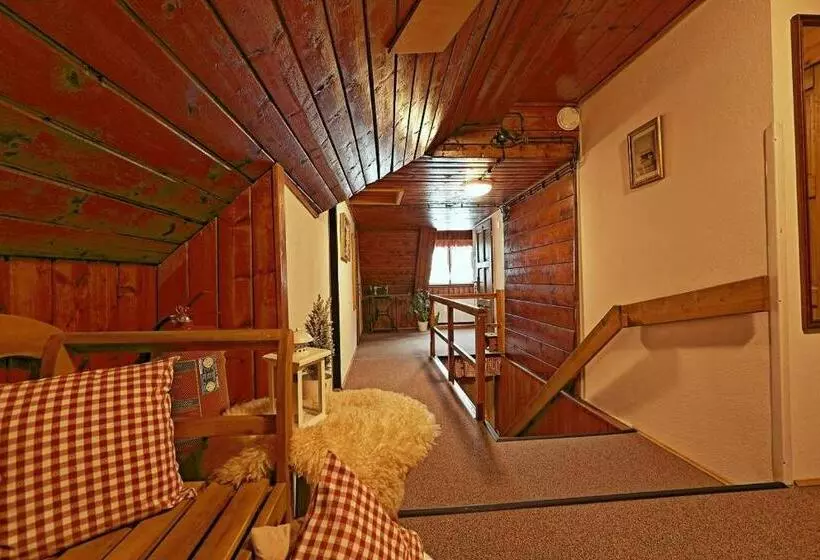 Retkeilymaja Penzion A Restaurace U Paseků