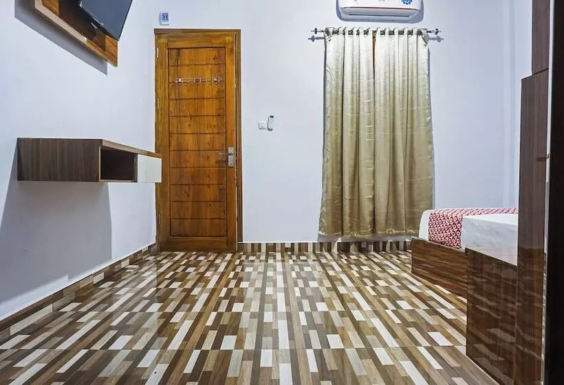 Hotelli Oyo 90925 Penginapan Dafandra Beach