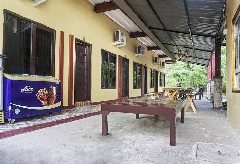 Hotelli Oyo 90925 Penginapan Dafandra Beach